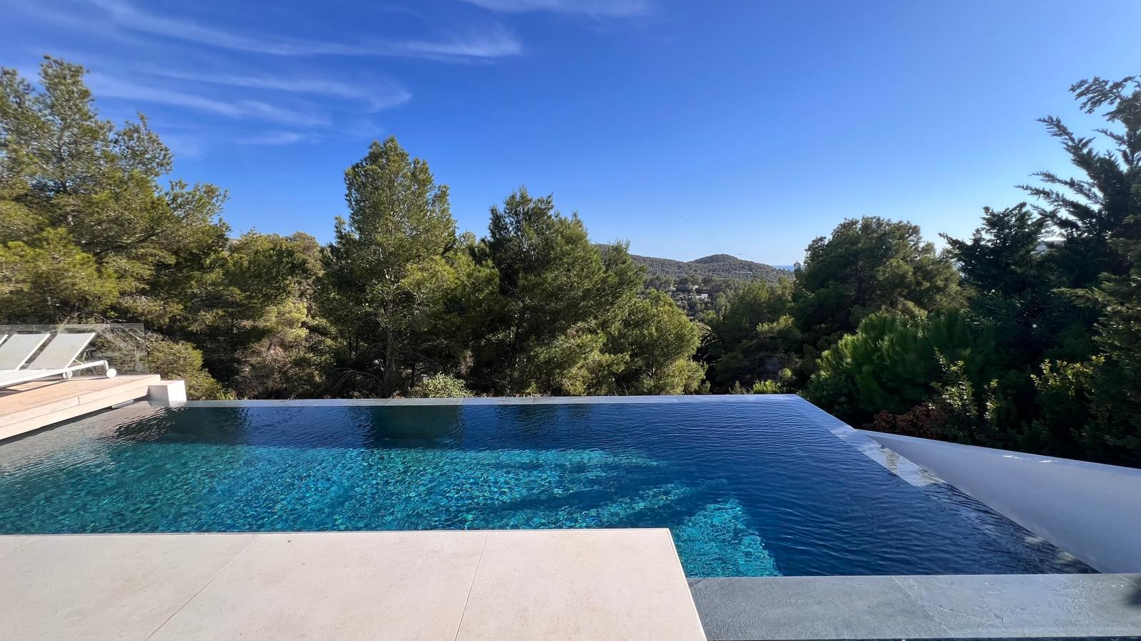 PHOTO-2025-11-18-13-38-33 2.jpg